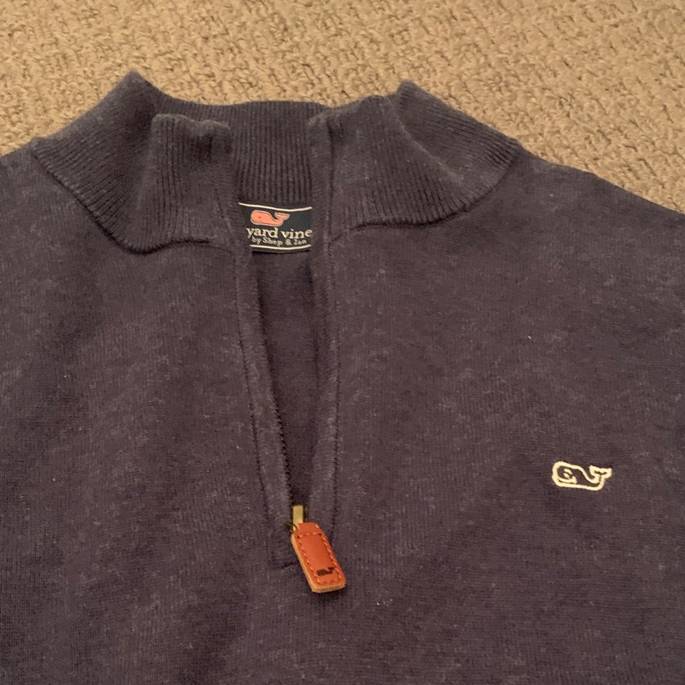 Boys 1/4 zip Vineyard Vines sweater - excellent condition